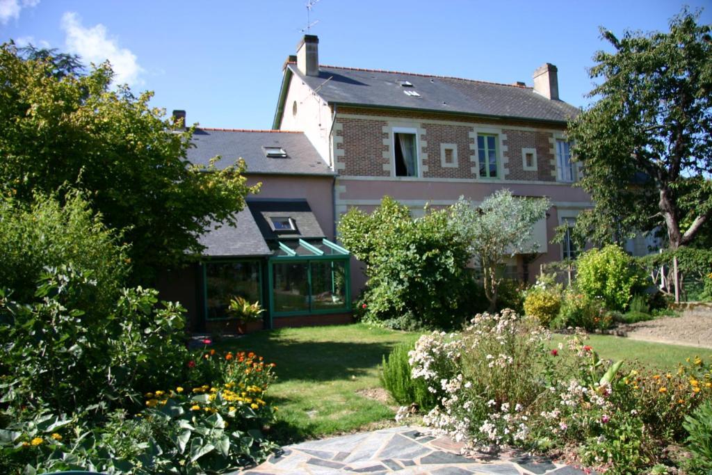 Chambres D'Hotes Du Chalet De Caharet Pipriac Buitenkant foto